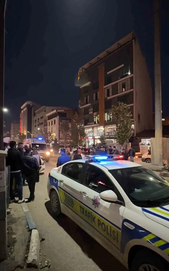 Yüksekova’da Çıkan Kavgada Bir Genç Bıçaklandı