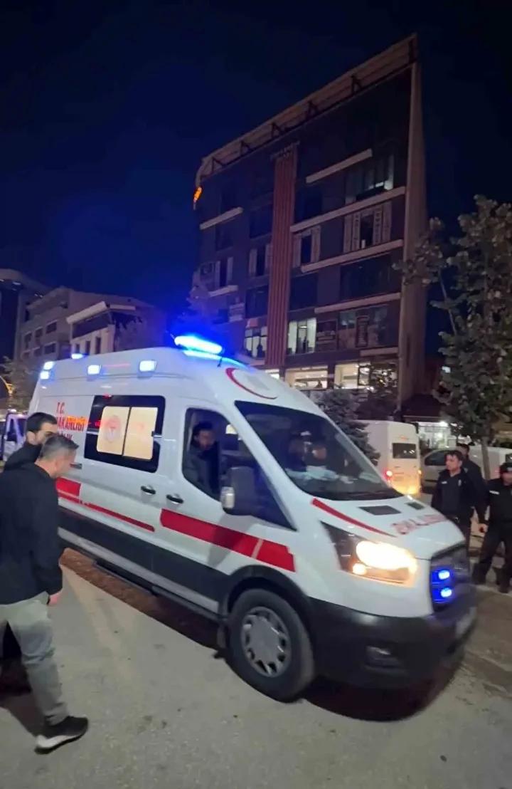 Yüksekova’da Çıkan Kavgada Bir Genç Bıçaklandı