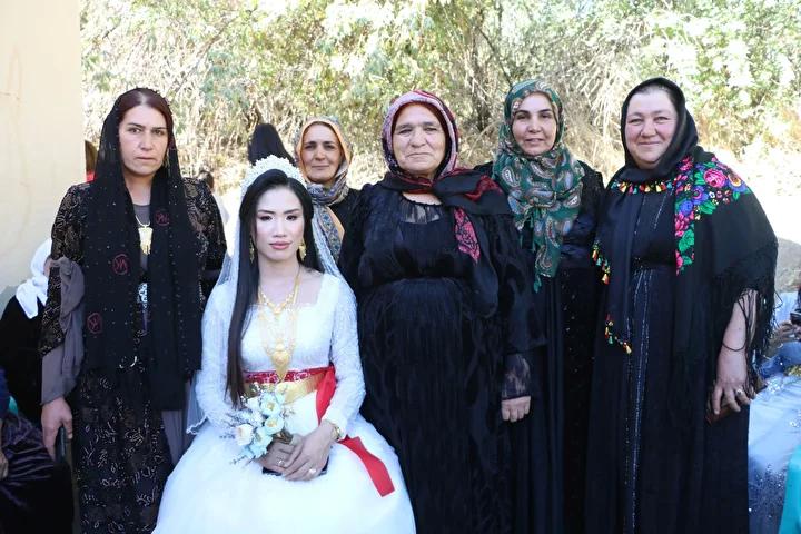 Yüksekova'da Vietnamlı Gelinin Türk Gelinlikle Buluşması ve Aile Hikayesi