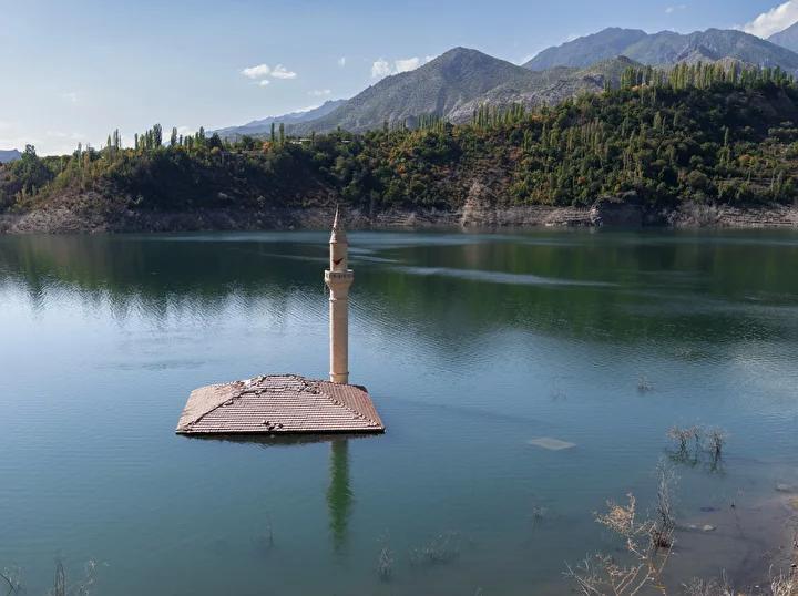 Yusufeli Baraj Gölünün Çekilmesiyle Eski Yerleşim Alanları Yeniden Görücüye Çıktı