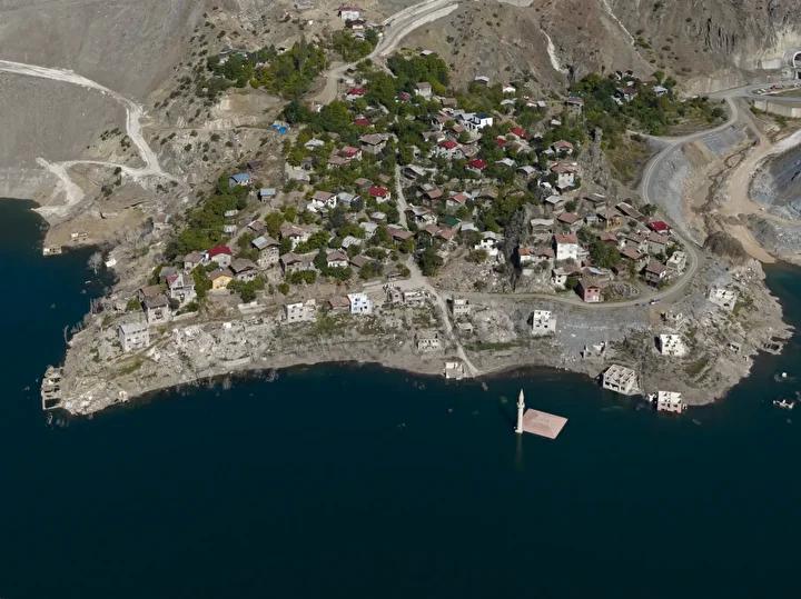 Yusufeli Baraj Gölünün Çekilmesiyle Eski Yerleşim Alanları Yeniden Görücüye Çıktı