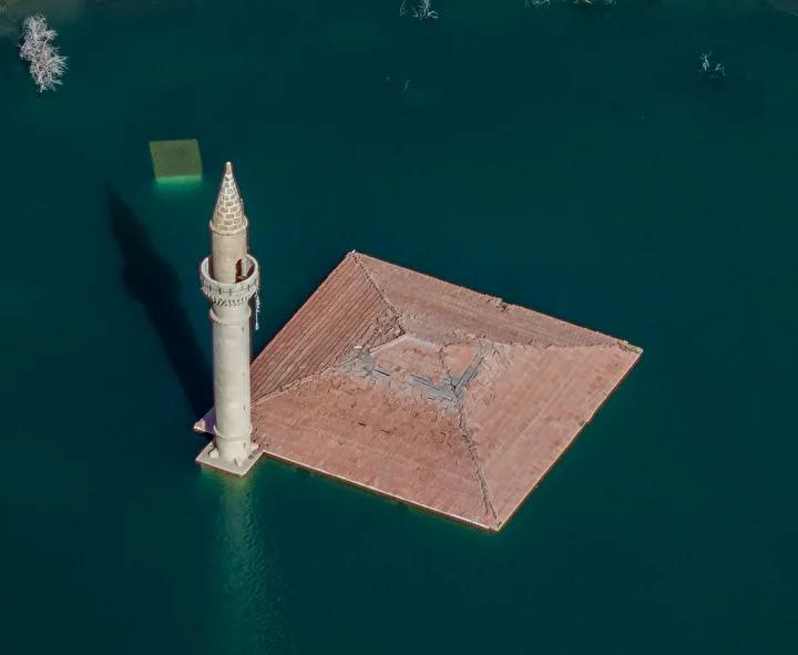 Yusufeli Baraj Gölünün Çekilmesiyle Eski Yerleşim Alanları Yeniden Görücüye Çıktı