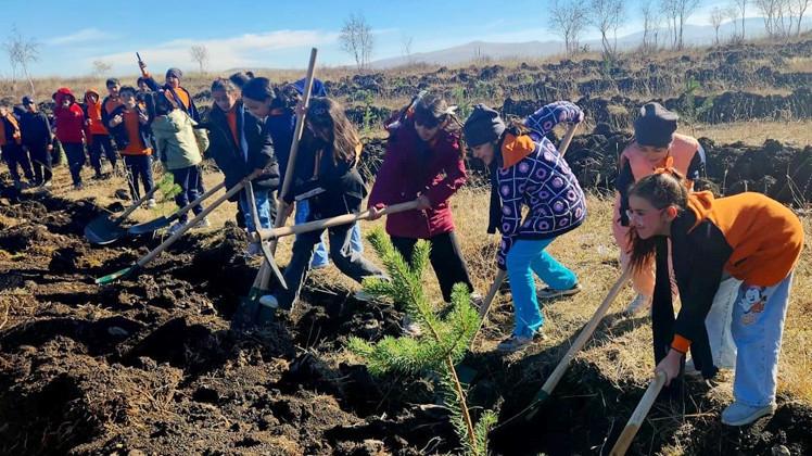 10 Kasım ve 11 Kasım: Doğa ve Vatan Sevgini Birleştiren Fidan Dikim Etkinlikleriyle Anlamlandırılıyor