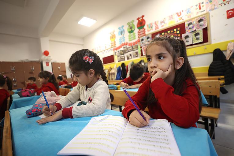 Ardindan Ogrenciler Ders Basi Yapacak