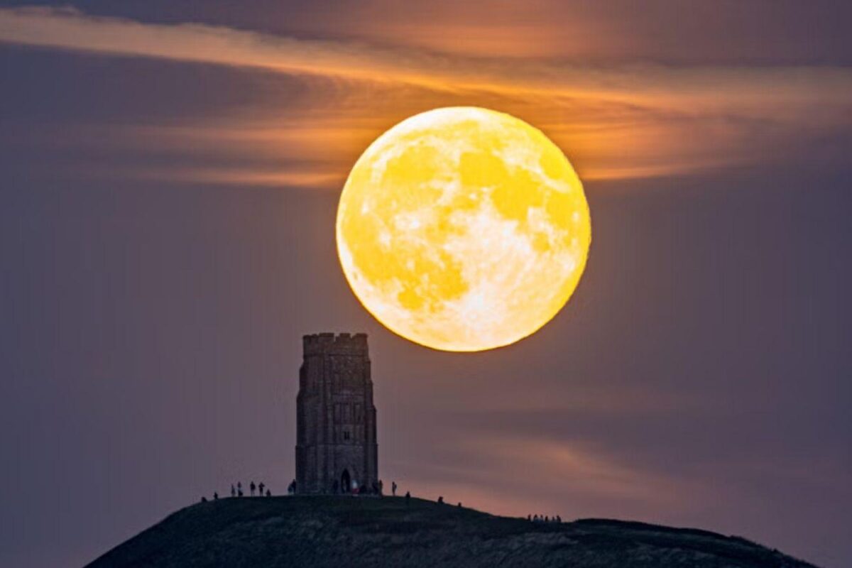 2025 Kastoray Dolunayının Astrolojik Etkileri ve Burçlara Görünümü