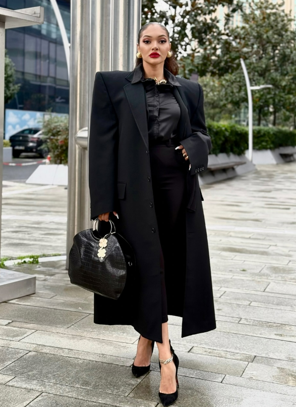 Hem Turkce hem Ingilizce yazdi Yuksel Yildirimin kizindan Besiktas taraftarina Hem Turkce hem Ingilizce yazdi Yuksel Yildirimin kizindan Besiktas taraftarina tepki