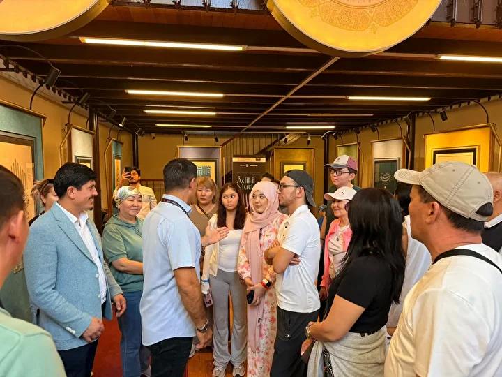 Adalet Temasıyla Hat Eserleri Sergisi Türkiye’nin Farklı Şehirlerinde Seyirciyle Buluşmaya Devam Ediyor