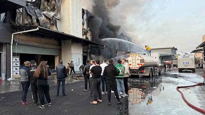 Adana8217da Hirdavat Dukkaninda Yangin Panigi Yasandi Adanada Hirdavat Dukkaninda Yangin Panigi Yasandi