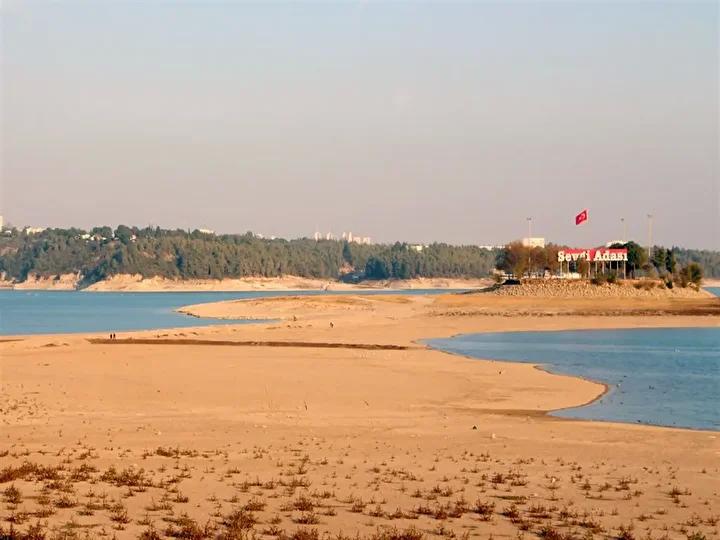 Adana’da Kuraklıkla Ortaya Çıkan Eski Köprü: Seyhan Barajı’nın Tarihsel İzleri