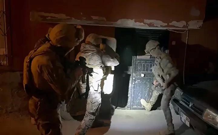 Adana8217da Silah Kacakciligiyla Mucadelede Buyuk Operasyon Basarisi Operasyon Detaylari ve Ele gecirilen Malzemeler