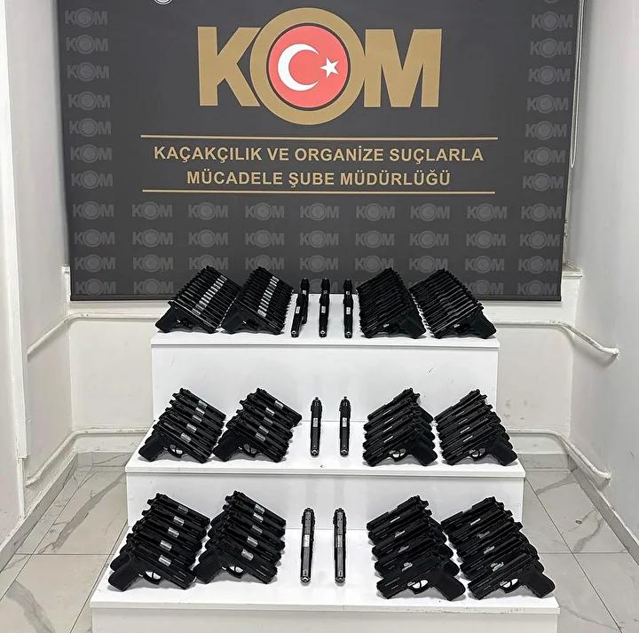 Adana8217da Silah Kacakciligiyla Mucadelede Buyuk Operasyon Basarisi Adanada Silah Kacakciligiyla Mucadelede Buyuk Operasyon Basarisi