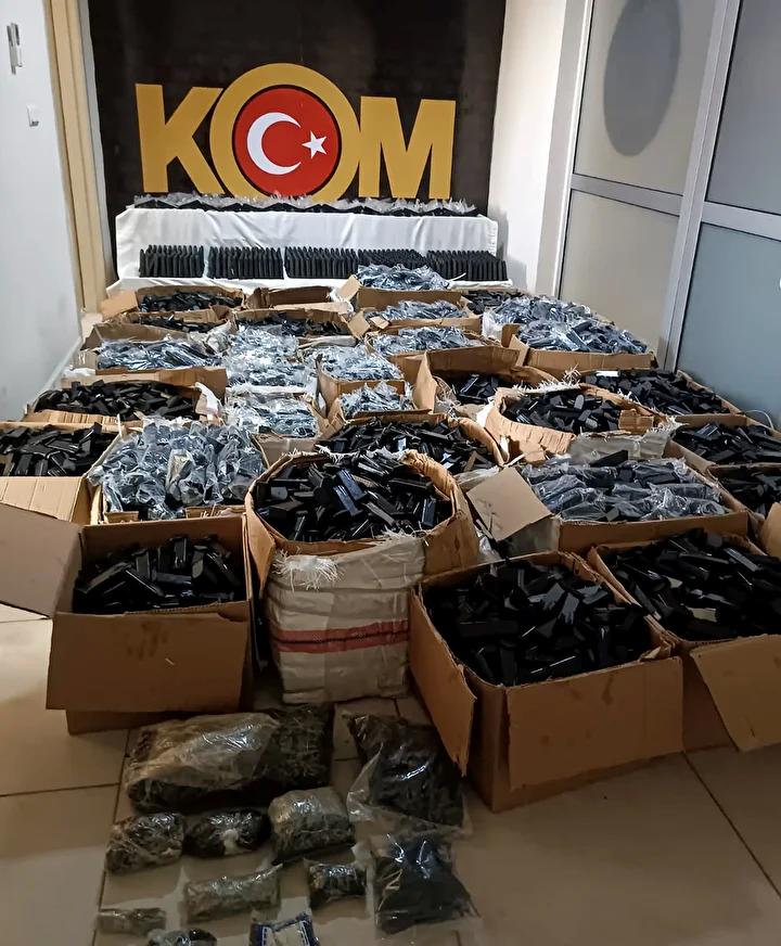 Adana8217da Silah Kacakciligiyla Mucadelede Buyuk Operasyon Basarisi Adanada Silah Kacakciligiyla Mucadelede Buyuk Operasyon Basarisi