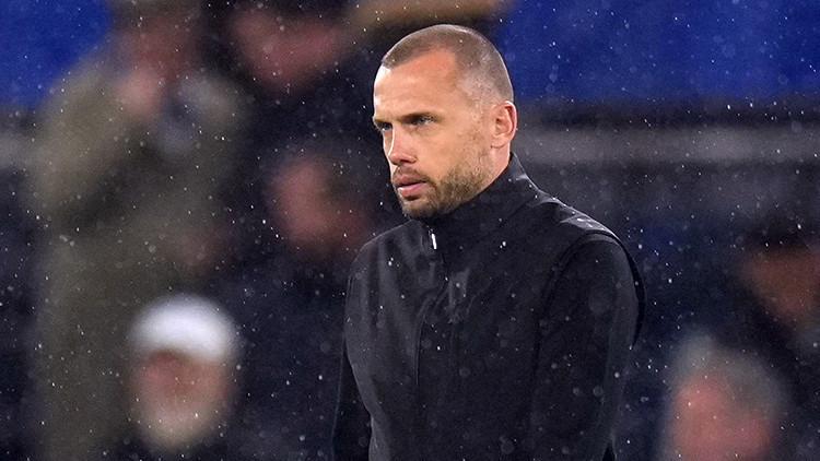 Ajax’ta Teknik Direktör Değişikliği: Heitinga Görevinden Alınıyor