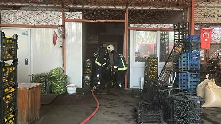 Alanyadaki Sebze ve Meyve Halinde Gorulen Yangin Olayi