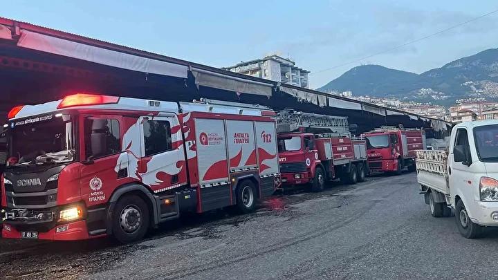 Alanyadaki Sebze ve Meyve Halinde Gorulen Yangin Olayi