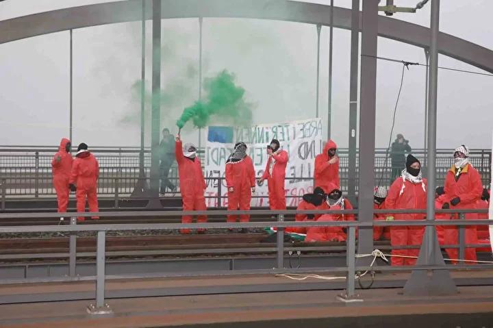 Almanyada Filistin Dayanismasi ve Liman Eylemleriyle Savas Karsiti Hareket Almanyada Filistin Dayanismasi ve Liman Eylemleriyle Savas Karsiti Hareket