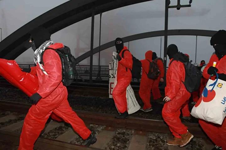 Almanyada Filistin Dayanismasi ve Liman Eylemleriyle Savas Karsiti Hareket Almanyada Filistin Dayanismasi ve Liman Eylemleriyle Savas Karsiti Hareket