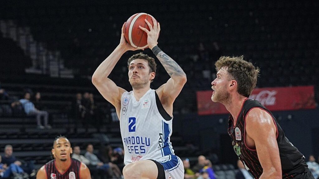 Anadolu Efes, Bu Sezonun Yenilmez Takımı Oldu: Glint Manisa’yı Farkla Geçti