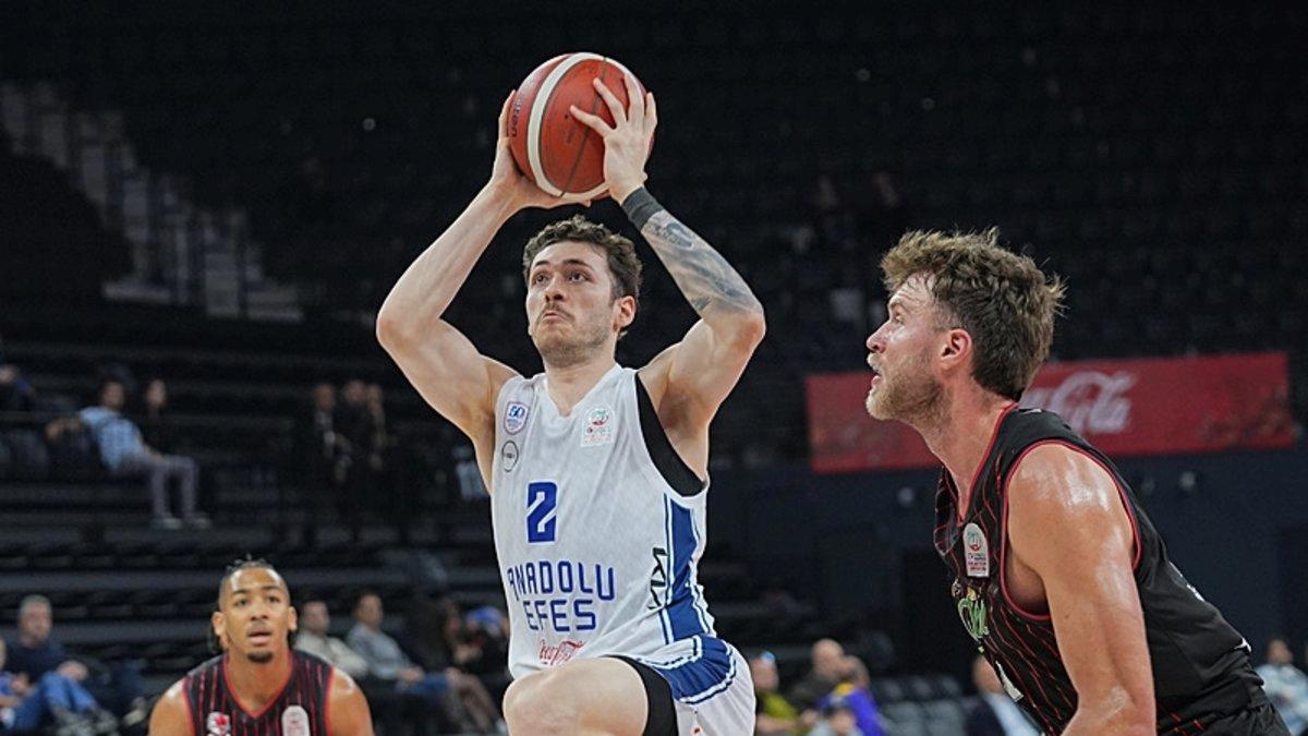 Anadolu Efes, Bu Sezonun Yenilmez Takımı Oldu: Glint Manisa’yı Farkla Geçti