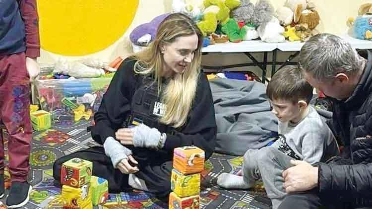 Angelina Jolie8217nin Ukrayna Ziyareti ve Carpici Gelismeler Beklenmeyen Bir Olay ve Surpriz Donemecler