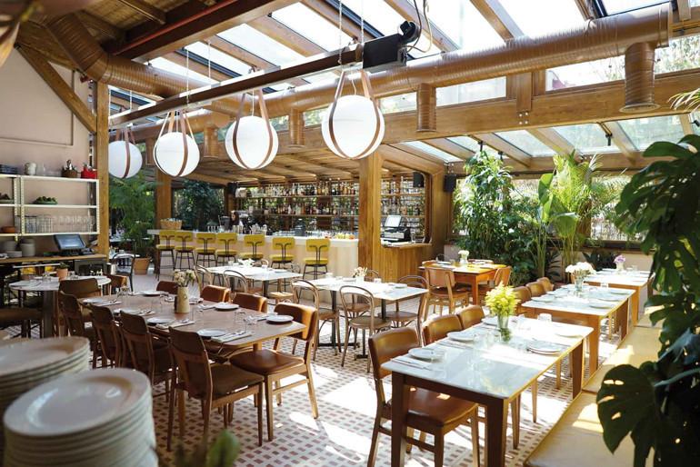 Beca’da Öğle ve Akşam Keyfi: Leziz ve Eğlenceli Seçenekler 4 Gece Programları ve Özel Etkinlikler