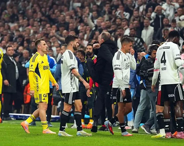 Beşiktaş Teknik Direktörü Sergen Yalçın Fenerbahçe Derbisinde Hakeme Tepki Gösterdi