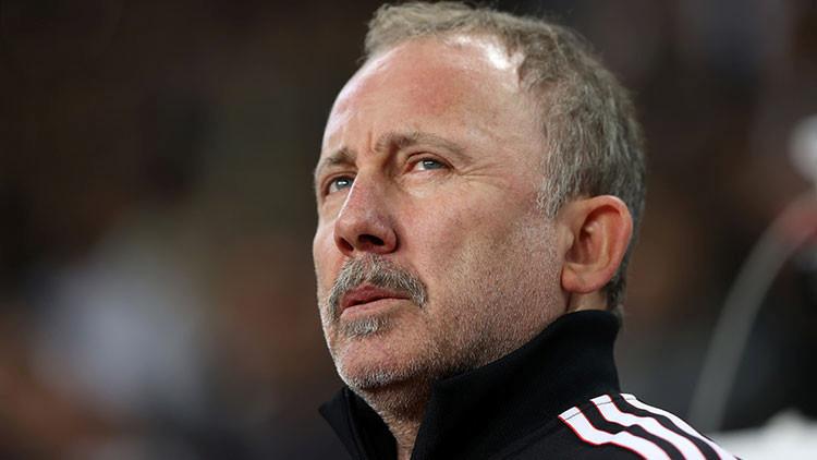 Besiktas Yonetimi ve Teknik Ekibinden Moral Yukleme Hareketi Besiktas Yonetimi ve Teknik Ekibinden Moral Yukleme Hareketi