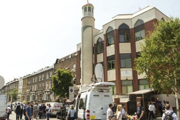 Britanya’da Camilere Yönelik Artan Nefret ve Saldırılar Raporu