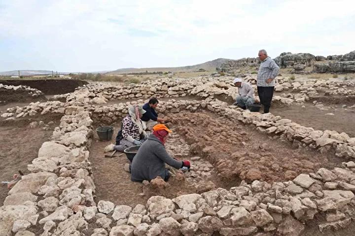 Çayönü Tepesi’nde 5 Bin Yıl Önceki Depremin İzleri Gün yüzüne Çıkıyor 2 Çayönü Tepesi’nde 5 Bin Yıl Önceki Depremin İzleri Gün yüzüne Çıkıyor