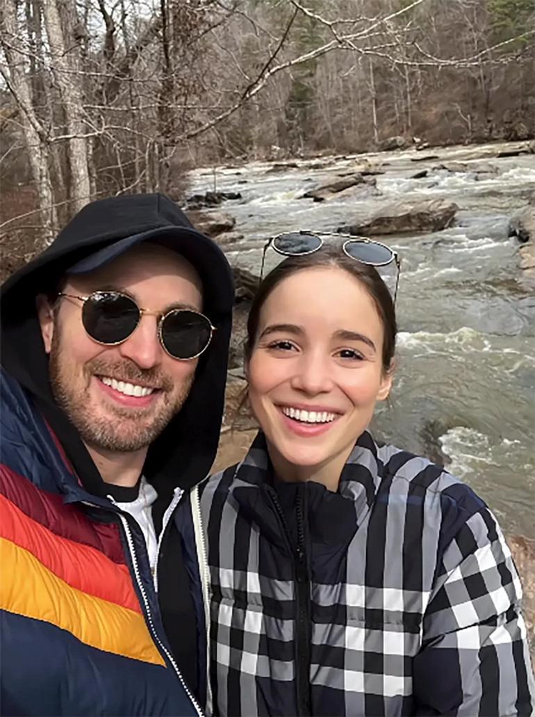 Chris Evans ve Alba Baptista'nın Mutlu Bebek Haberi ve Gizli Düğün Detayları 1 Çiftin Sürpriz Bebek Haberi ve Gizlilik Çabaları