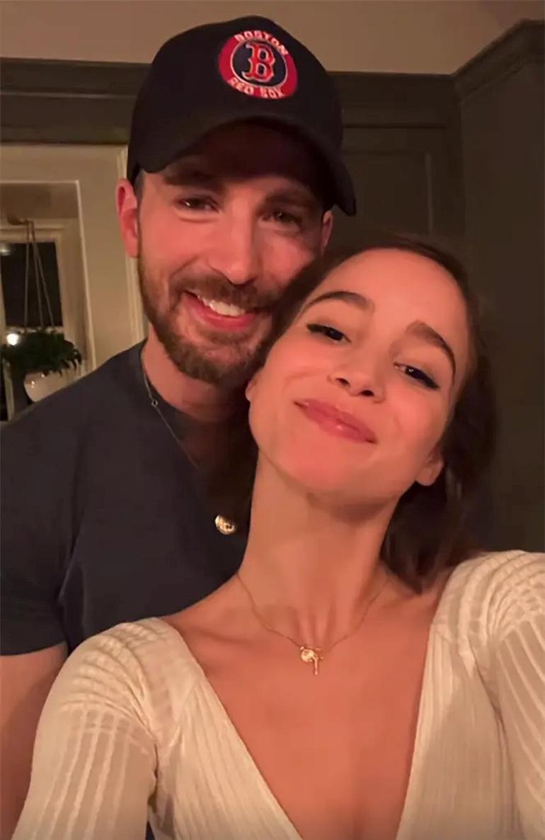 Chris Evans ve Alba Baptista'nın Yeni Aile Sevinci: İlk Bebekleriyle Tanıştılar