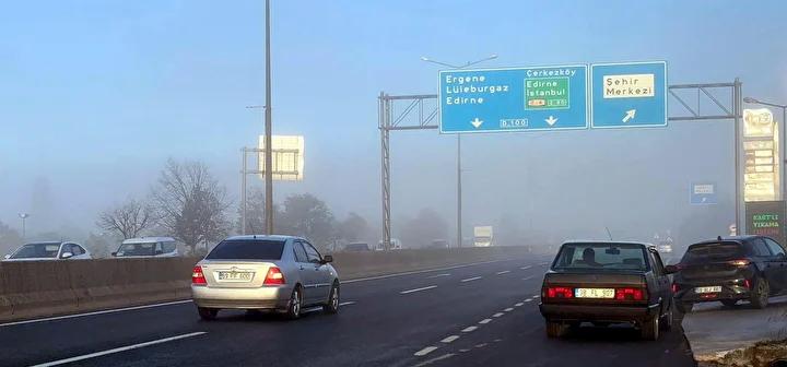 Çorlu'da Yoğun Sis Gündemi Değiştirdi: Ulaşım ve Güvenlik Tedbirleri Artırıldı 4 Çorlu'da Yoğun Sis Gündemi Değiştirdi: Ulaşım ve Güvenlik Tedbirleri Artırıldı