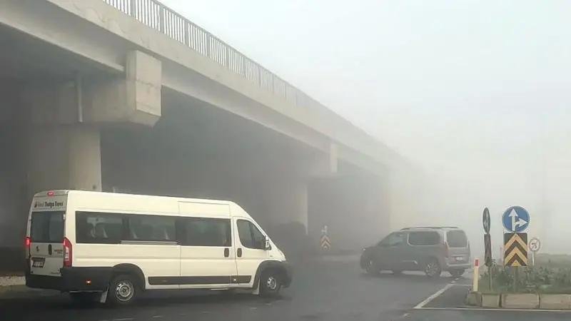 Çorlu’da Yoğun Sis Gündemi Değiştirdi: Ulaşım ve Güvenlik Tedbirleri Artırıldı