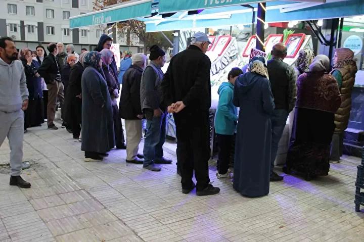 Corumda Ucuz Hamsi Satislari Vatandaslari Memnun Etti 3 Corumda Ucuz Hamsi Satislari Vatandaslari Memnun Etti