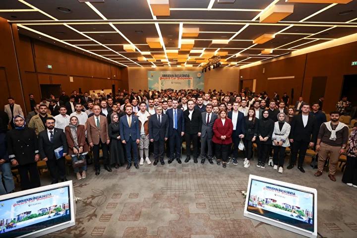 Deprem Bolgesinde Genclerle Birlikte Ileri Seviyede Insaat ve Dijital Calismalar Deprem Bolgesinde Genclerle Birlikte Ileri Seviyede Insaat ve Dijital Calismalar