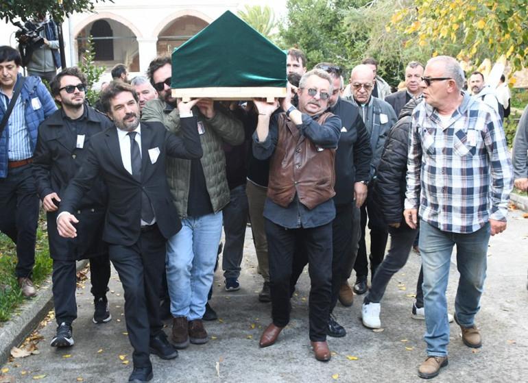 Devekusu Kabare8217nin Efsane Ismi Ahmet Gulhan8217in Cenaze Toreni ve Anilari Ahmet Gulhan Kimdir