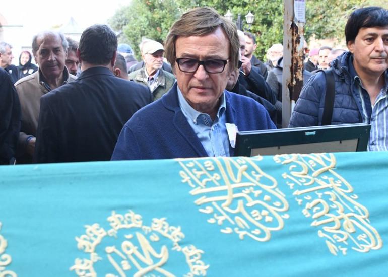 Devekusu Kabare8217nin Efsane Ismi Ahmet Gulhan8217in Cenaze Toreni ve Anilari Devekusu Kabarenin Efsane Ismi Ahmet Gulhanin Cenaze Toreni ve Anilari