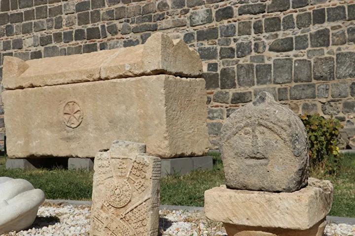 Diyarbakır Müzesi’nde Keşfedilen ve Restorasyonu Tamamlanan Emojili Asker Mezarı