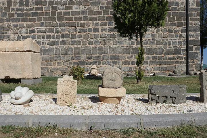 Diyarbakır Müzesi’nde Keşfedilen ve Restorasyonu Tamamlanan Emojili Asker Mezarı