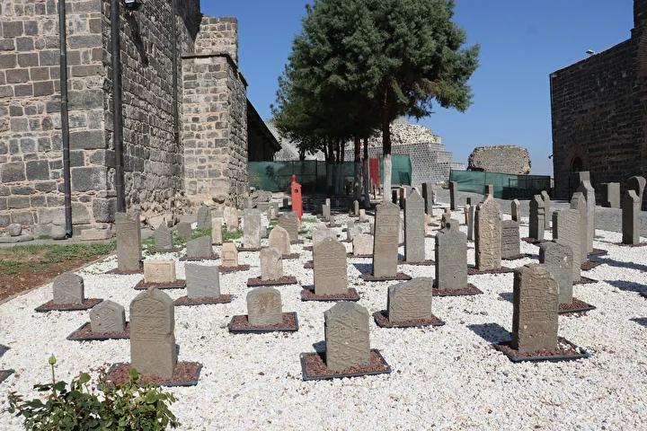 Diyarbakır Müzesi’nde Keşfedilen ve Restorasyonu Tamamlanan Emojili Asker Mezarı