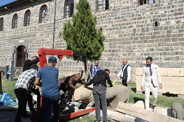 Diyarbakır Müzesi’nde Keşfedilen ve Restorasyonu Tamamlanan Emojili Asker Mezarı