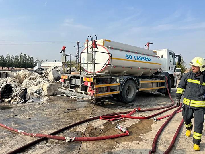 Diyarbakir8217da Akaryakit Istasyonunda Tir Yangini Kontrol Altina Alindi Diyarbakirda Akaryakit Istasyonunda Tir Yangini Kontrol Altina Alindi
