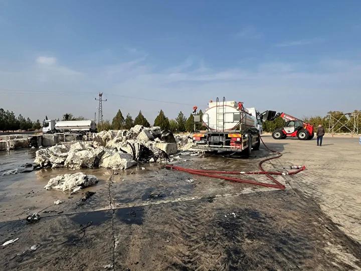 Diyarbakir8217da Akaryakit Istasyonunda Tir Yangini Kontrol Altina Alindi Diyarbakirda Akaryakit Istasyonunda Tir Yangini Kontrol Altina Alindi