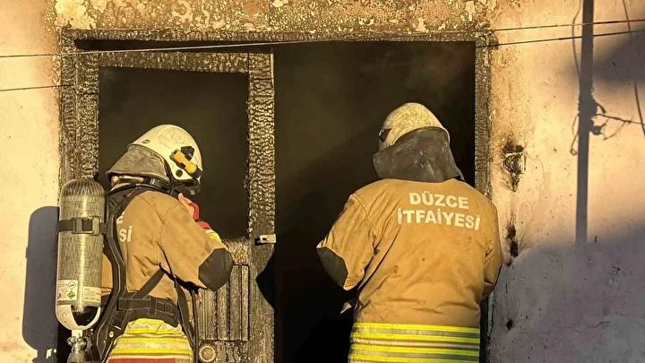 Duzcede Ev Yangini 5 Yarali ve Alevler Icinde Kalan Ev