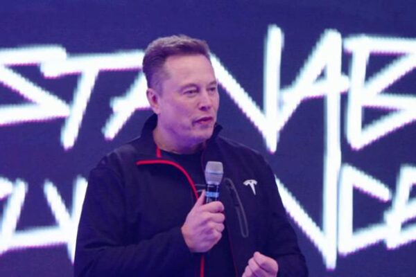 Elon Musk’tan Yenilikçi Otomotiv ve Robotik Vizyonu