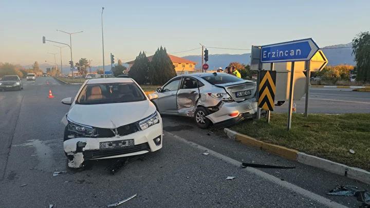 Erzincan'da Trafik Kazası Sonucu Çok Sayıda Yaralı Hastaneye Kaldırıldı