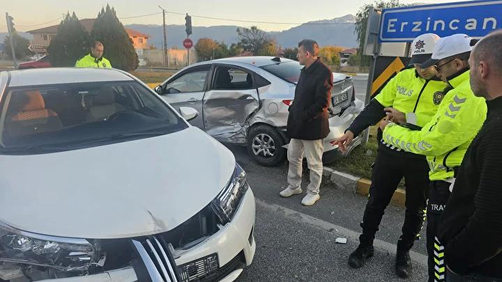 Erzincan'da Trafik Kazası Sonucu Çok Sayıda Yaralı Hastaneye Kaldırıldı