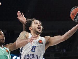EuroLeague’de Anadolu Efes, Baskonia Karşısında Zorlu Mücadeleyi Kaybetti