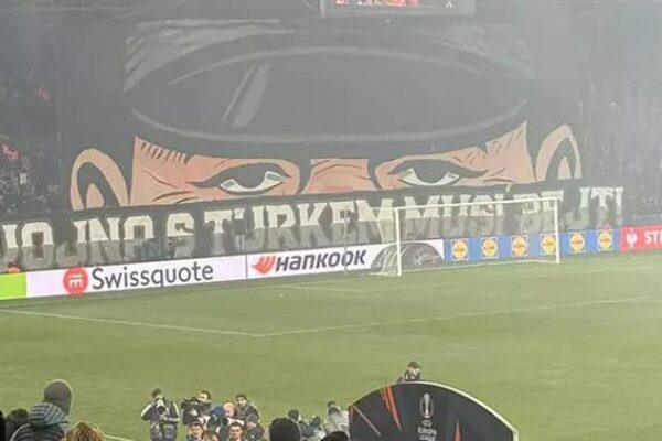 Fenerbahçe Maçı Öncesi Viktoria Plzen Taraftarından Provokatif Pankart