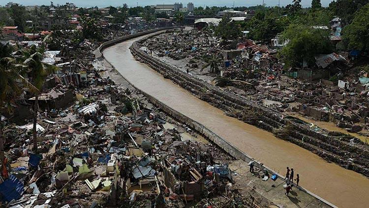 Filipinler’deki Kalmaegi Tayfunu Nedeniyle Artan Can Kayıpları ve Felaket Durumu